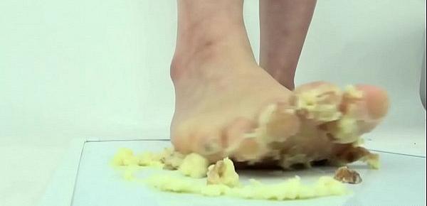  Barefoot foodcrush Girl crush a raw egg
